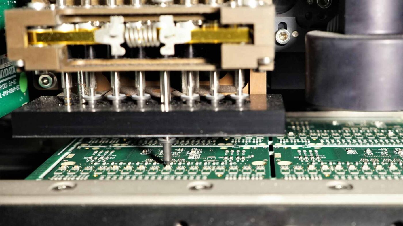 Space in the assembly machine can be quite tight and the part that places the components needs to maneuver between components. A courtyard can enforce a minimum distance that complies with the manufacturer’s abilities.